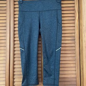 Xersion Gray Fitted Capri